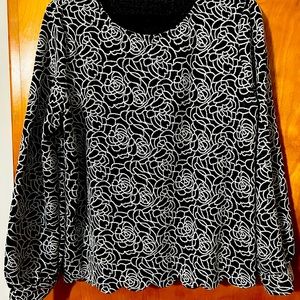 Very pretty top. Puffy sleeves flowing bottom